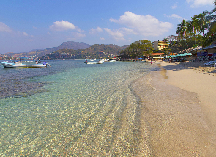 playa de las gatas cerca del Hotel Manglar Zihuatanejo